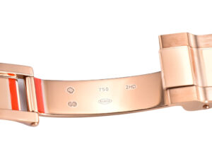 Rose gold bracelet clasp of the Cosmograph Daytona with visible hallmarks and engravings, showcasing craftsmanship details.