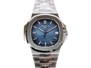Nautilus Stainless Steel with Blue Dial (40mm) featuring date window and a polished stainless steel bracelet.