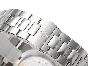 Close-up image of the stainless steel bracelet and clasp of the Nautilus Stainless Steel '40th Anniversary' with Blue Dial.