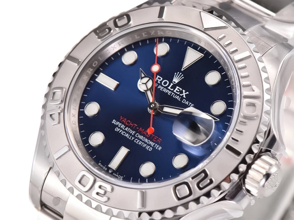 Yacht-Master Two Tone Platinum with Blue Dial (40mm) featuring a sleek design, luminous markers, and bidirectional bezel.