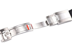 Close-up of the Cosmograph Daytona White Gold Oysterflex clasp, showcasing its polished metal finish and secure folding mechanism.