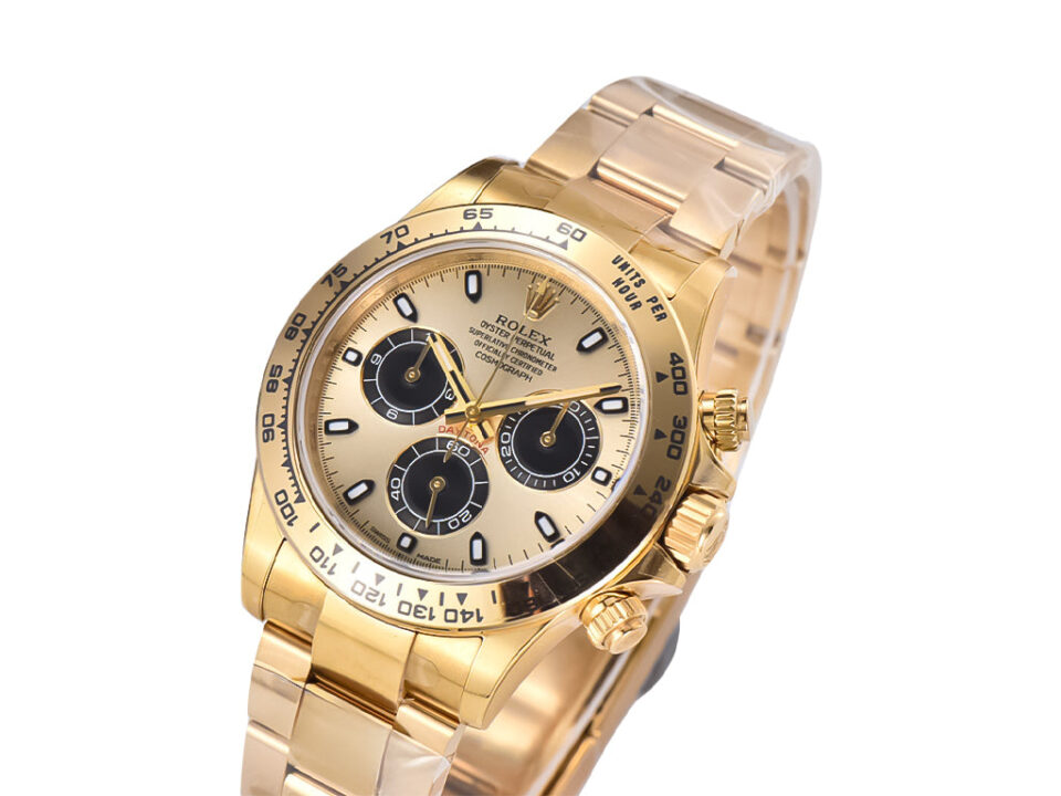 Cosmograph Daytona Yellow Gold with Champagne Dial, featuring a stainless steel case and bracelet, luxury craftsmanship.