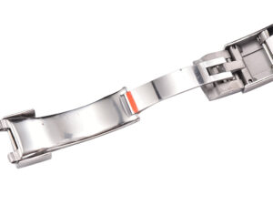 Close-up of the white gold clasp and metal fittings of the Cosmograph Daytona White Gold Oysterflex Grey Racing Dial watch.