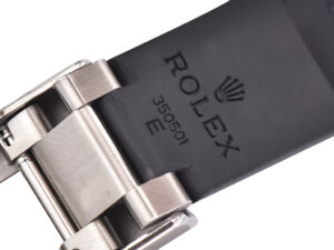 Close-up of the Cosmograph Daytona White Gold Oysterflex strap with visible Rolex logo and clasp details.