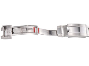Close-up of the stainless steel clasp of a Cosmograph Daytona watch, showcasing its polished finish and secure design.
