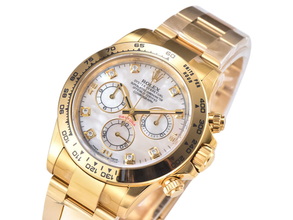 Cosmograph Daytona in yellow gold with Oysterflex bracelet and white mother of pearl dial, featuring diamond hour markers.