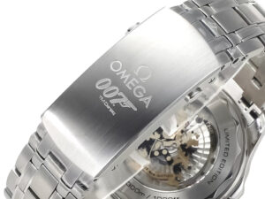 Close-up of the Seamaster Diver 300 Stainless Steel James Bond watch (42mm) showcasing the 007 branding on clasp.