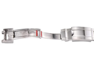 Stainless steel bracelet clasp of the Cosmograph Daytona Panda, showcasing polished finish and secure fastening mechanism.