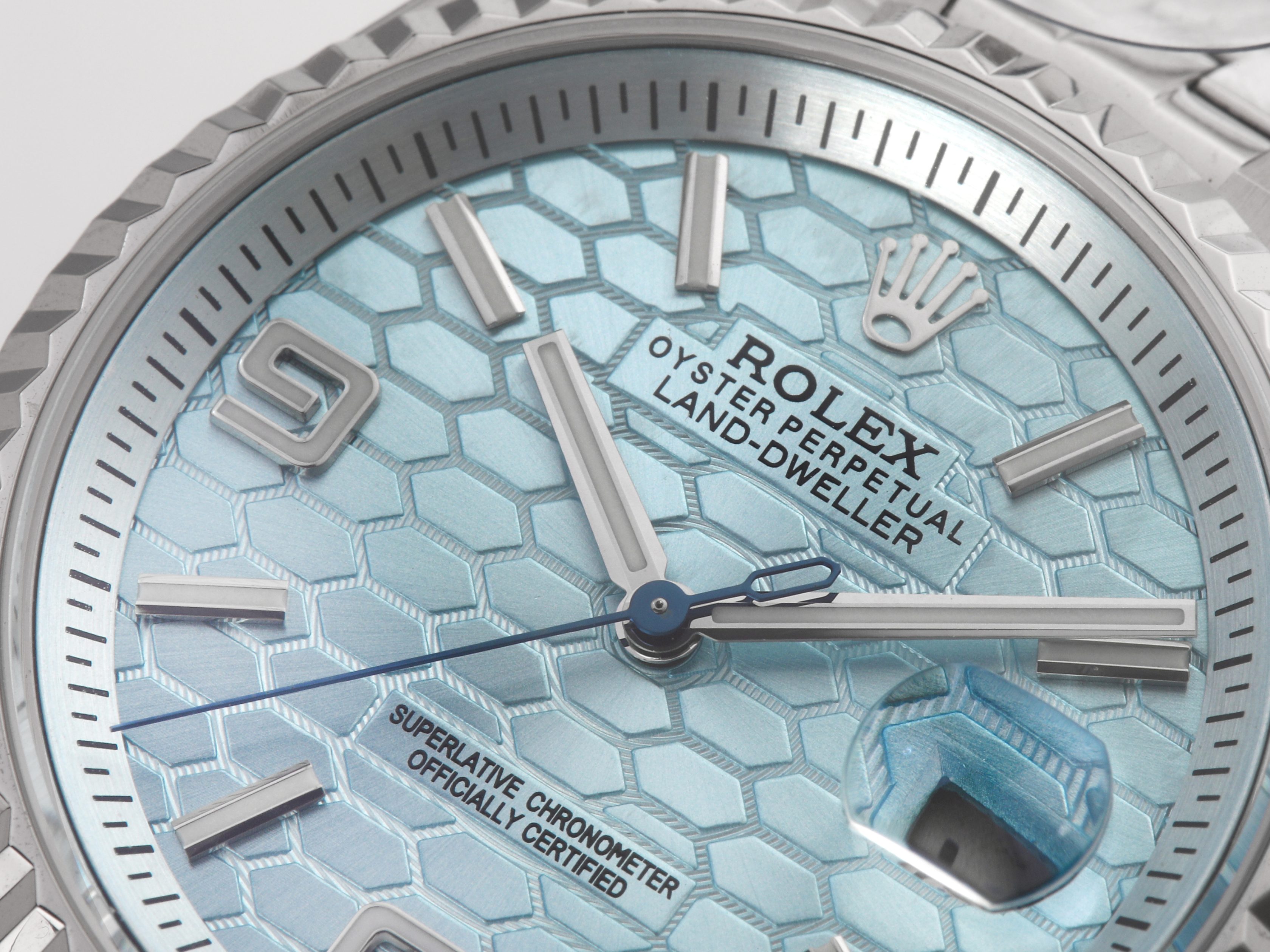 Luxury watches Land Dweller 40 Platinum Ice Blue Dial Flat Jubilee close-up, showcasing elegant details and craftsmanship.
