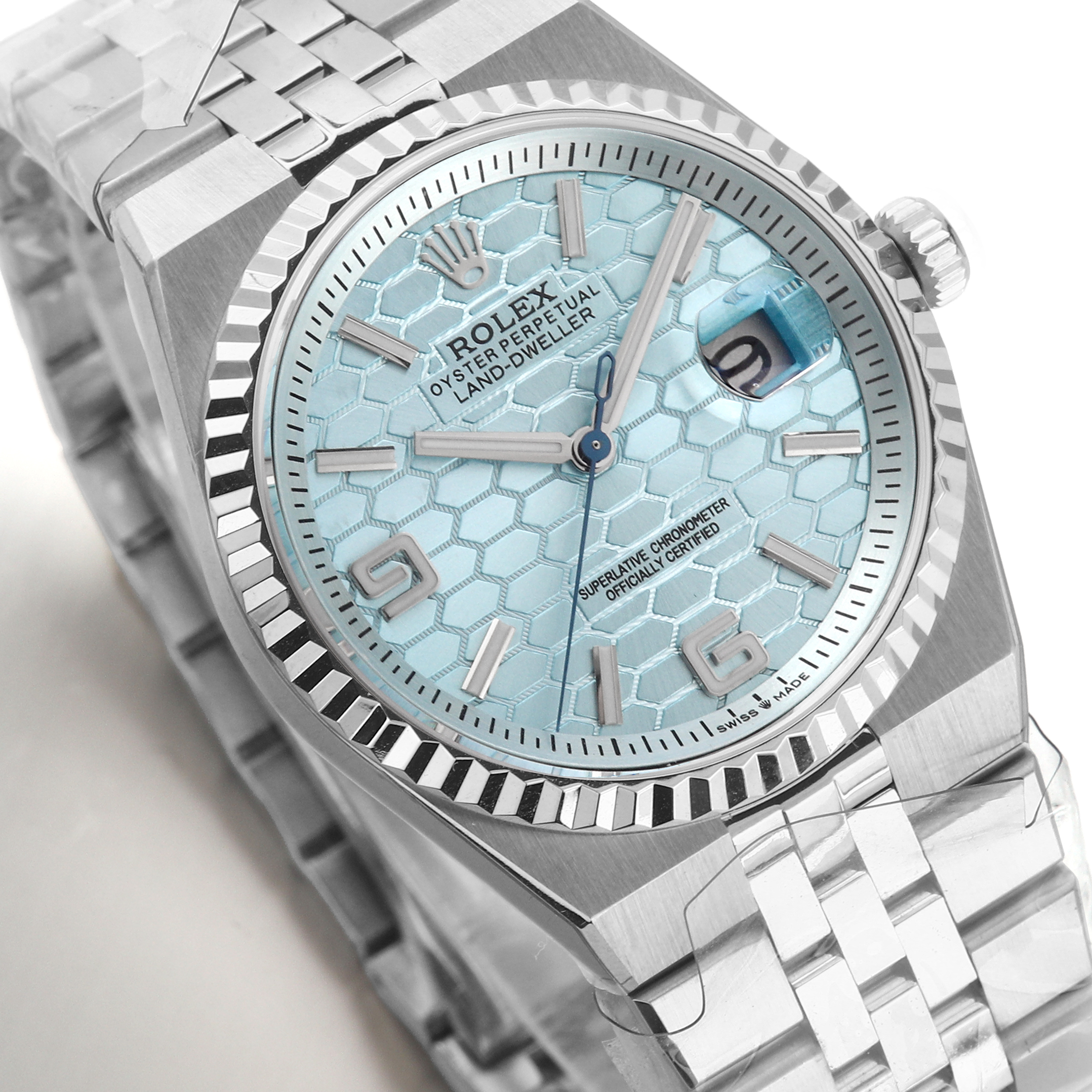 Luxury watches Land Dweller 40 Platinum Ice Blue Dial Flat Jubilee with hexagonal patterned face and silver bracelet.